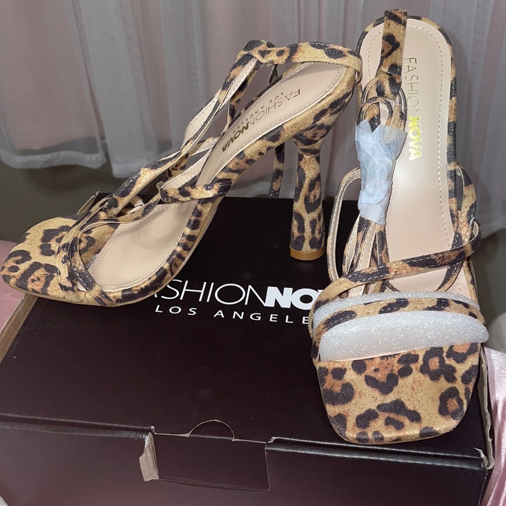 Leopard Heels NEVER WORN sz 8 - Picture 1 of 2